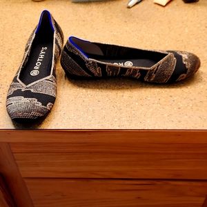 Rothy’s 8.5 Flat Golden Shimmer Metallic Rose Gold Black Round Toe